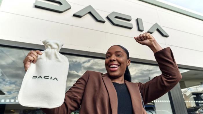 Dacia: Τρολάρει την BMW και δίνει δωρεάν θερμοφόρες
